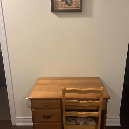 Cozy & Spacious Suite With Private Bathroom Near Toronto Airport ! Mississauga Exteriör bild