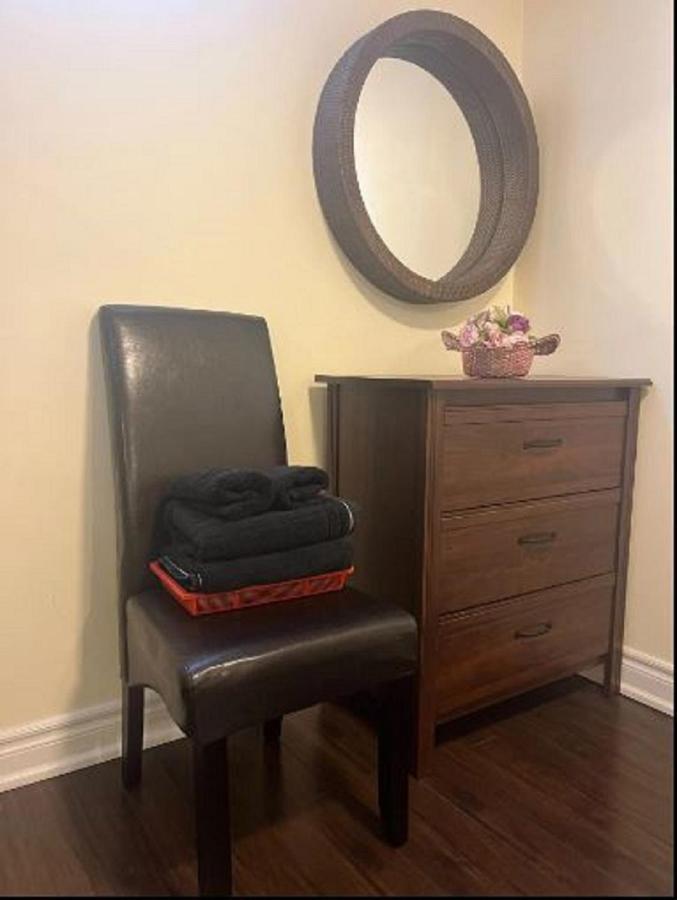 Cozy & Spacious Suite With Private Bathroom Near Toronto Airport ! Mississauga Exteriör bild
