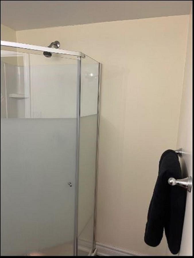 Cozy & Spacious Suite With Private Bathroom Near Toronto Airport ! Mississauga Exteriör bild