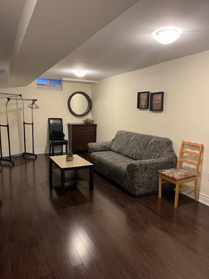 Cozy & Spacious Suite With Private Bathroom Near Toronto Airport ! Mississauga Exteriör bild