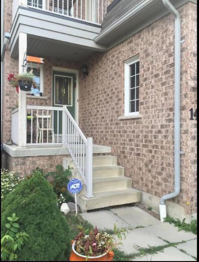 Cozy & Spacious Suite With Private Bathroom Near Toronto Airport ! Mississauga Exteriör bild