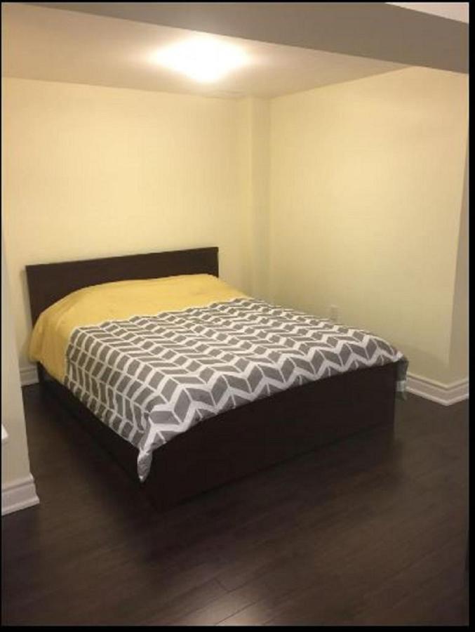 Cozy & Spacious Suite With Private Bathroom Near Toronto Airport ! Mississauga Exteriör bild